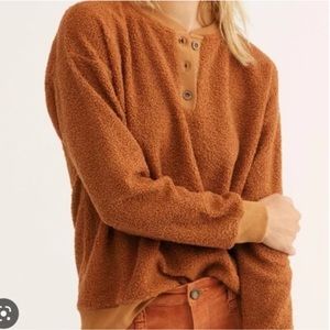 Donni Mini Sherpa Henley Sweatshirt in Camel - Size Small